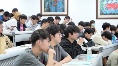 (114.11.27) 114-1多元語文演講_吳雅莉老師照片8