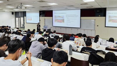 Ciwang Teyra老師演講 (8)