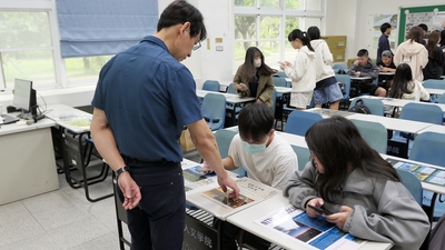 (115.05.04、115.05.07) 114-2英語文表達法海報展照片 (4)