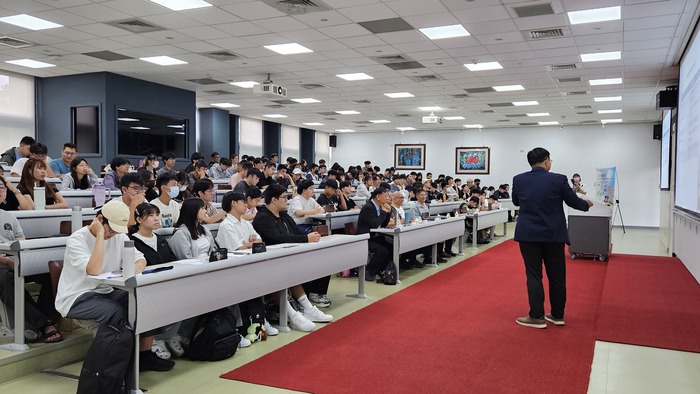 115-1東大講座-國立陽明交通大學電機學院王蒞君院長演講照片3圖片