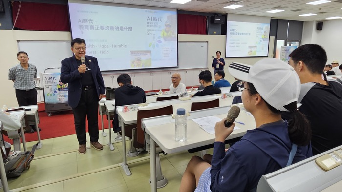 115-1東大講座-國立陽明交通大學電機學院王蒞君院長演講照片7圖片