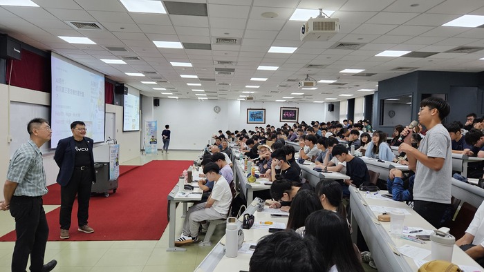 115-1東大講座-國立陽明交通大學電機學院王蒞君院長演講照片10圖片