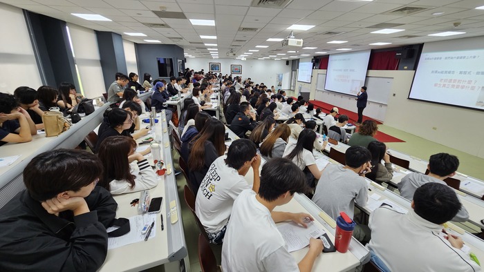 115-1東大講座-國立陽明交通大學電機學院王蒞君院長演講照片15圖片